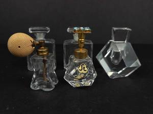 lot 437A image: 5-Piece Clear Glass Perfume Bottle Set - Brass Pumps &amp Turquoise Top