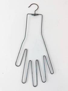 lot 442 image: Hand-Shaped Metal Wire Glove Hanger With Five Finger Slots - Rust Patina