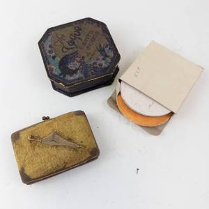 lot 453A image: Vintage Octagonal Powder Compacts, Puff Box & Pink Pencil Set