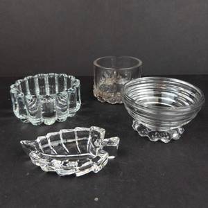 lot 459 image: Leaf-Shaped  Glass Dishes - 4-Piece Set