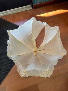 lot 485 image: White Parasol Umbrella with Bamboo Shaft - 8-Rib Canopy, Decorative