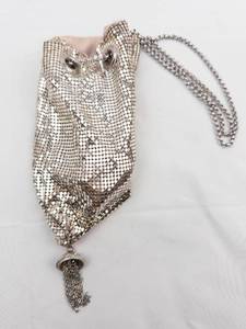 lot 1I image: Silver-Tone Metal Mesh Evening Bag with Chain Strap Tassel (Collectible)