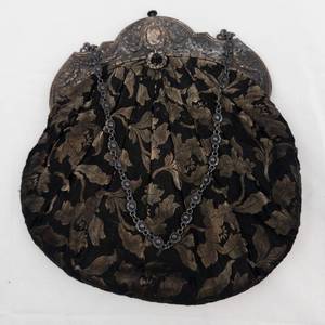 lot 1K image: Mrs. C. F. Deaver Minneapolis Antique Metal Frame Purse With Black Gold Brocade
