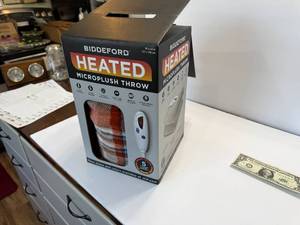 lot 10 image: HEATED BLANKET