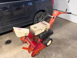 lot 31 image: SIMPLICITY SNOWBLOWER