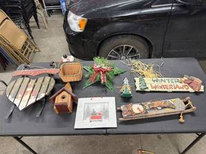 lot 37 image: WINTER DECORATIONS