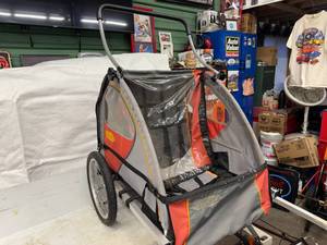 lot 47 image: BIKE TRAILER