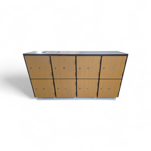 lot 41 image: Lockers with 8 opening and keys