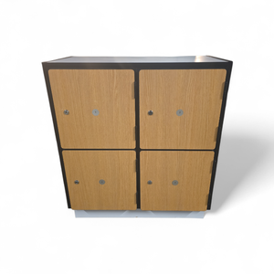 lot 43 image: Lockers with 4 Doors and Keys