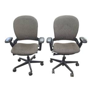 lot 85 image: 2 Steelcase Leap V1 Task Chairs