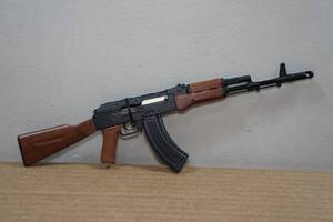 lot 143 image: Metal and Resin AK-47 Model - 11 Long