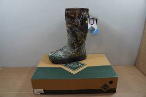 lot 4 image: Muck Boots Mens Arctic Ice Grip AT Boots - Size 8