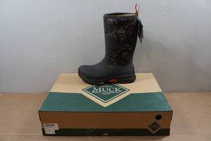 lot 7 image: Muck Boots Mens Apex Pro Arctic Grip Traction Lug Boots - Size 7