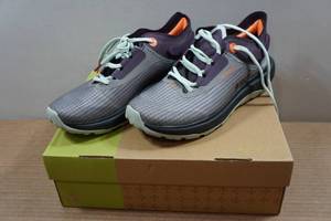 lot 16 image: Vasque Womens Now Gore-Tex Hiking Shoes - Size 10