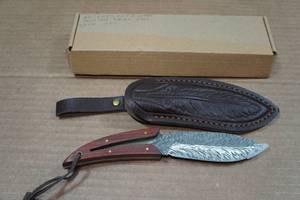lot 45 image: Carbon Steel Feather Weight Hunting Knife