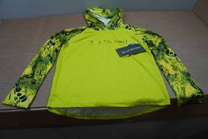 lot 72 image: Blackfish Guide UPFCooling Hooded Long Sleeve - Youth XL