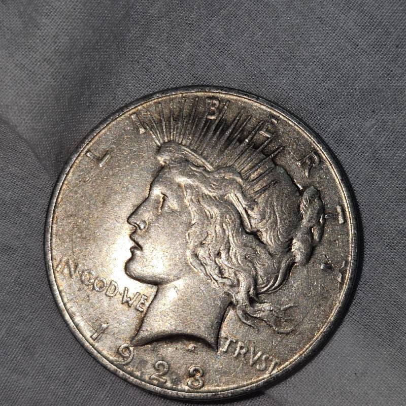lot 1 image: 1923 D Peace Dollar $1