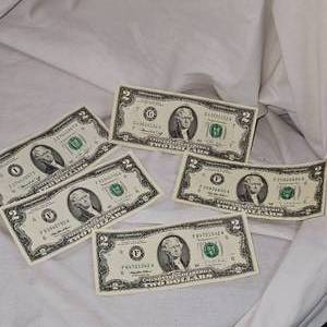 lot 18 image: 2-1976 $2 Bills, 3-1995 $2 Bills
