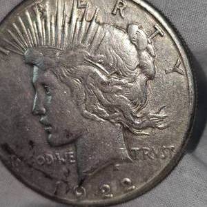 lot 41 image: 1922 Peace Dollar $1