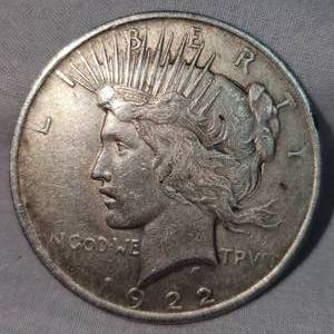 lot 47 image: 1922 Peace Dollar $1