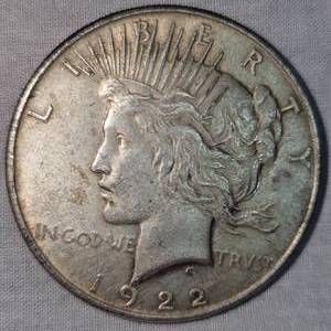 lot 52 image: 1922 Peace Dollar $1