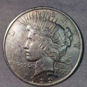 lot 55 image: 1922 D Peace Dollar $1