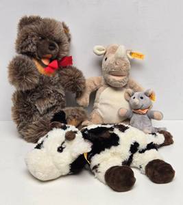 lot 78 image: Group of Genuine STEIFF Animals