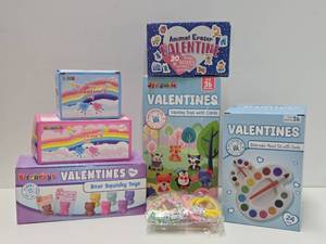 lot 148 image: Lot of Brand New VALENTINES DAY Toys Cards etc