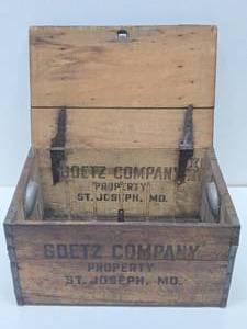 lot 130 image: Nice Antique Pre-Prohibition GOETZ Wooden Advertising Beer Crate wLid