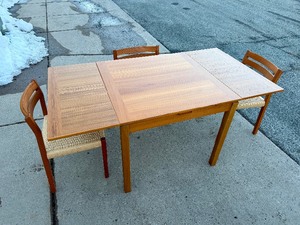 Wonderful Danish Modern Teak Wood Mobler Ansagar Expandable Dining Table w/Set of 4 J.L. MOLLER Chairs