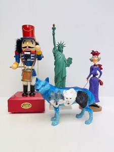 lot 280 image: Group of Assorted Statue &amp Musical Nutcracker Soldier