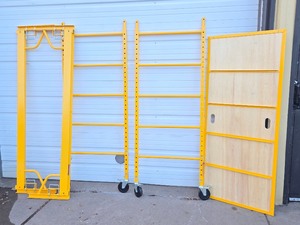 lot 286 image: Like-New or Brand New Set of Scaffolding