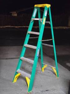 lot 306 image: WERNER Fiberglass Stepladder - 68
