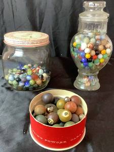 lot 35 image: Vintage Collection of Marbles with Shooters