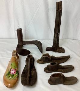 lot 126 image: Antique Cast Iron Cobblers Shoe Form Collection