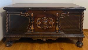 lot 27 image: Vintage Lane Cedar Chest