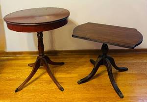 lot 86 image: Duncan Phyfe Mahogany Round Table and Maddox Mahogany Accent Table