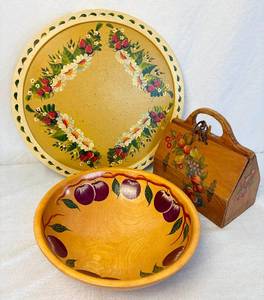 lot 151 image: Hand Painted Wooden Lazy Susan, Box Purse and Munising 3-footed Serving Bowl