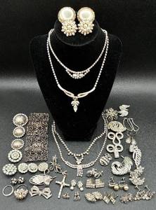lot 180 image: Vintage Glam-Style Necklaces, Earrings, Brooches, Pins, Rings and more