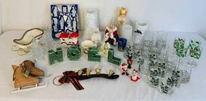 lot 136 image: Vintage Assortment of Christmas Dcor and Holiday Glasses