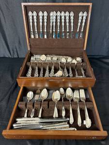 lot 187 image: 1847 Rogers Bros Adoration and Community Onieda 1969 Modern Baroque Silverplate Dinnerware Sets with storage case