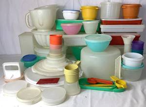 lot 132 image: Vintage Tupperware Storage and Serving Collection