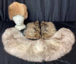 lot 139 image: Vintage Fur Hat, Collar and Cuffs