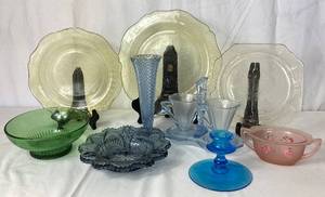 lot 155 image: Colored Depression Glass Bundle