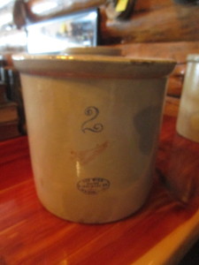 lot 14 image: Red Wing 2gal Crock