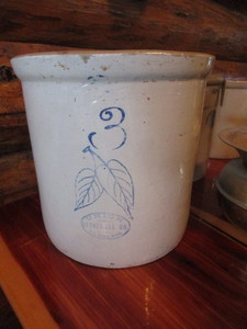 lot 15 image: Union 3gal Crock