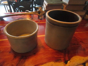 lot 17 image: (2) Small Cocks 7x8 & 7x5