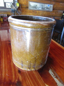 lot 27 image: Stoneware Crock 8x10