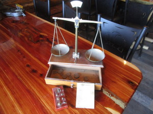 lot 30 image: Gold Dust Scale & Misc Tokens