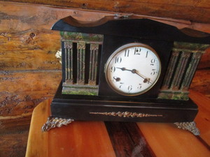 lot 31 image: Clock 18x12x6
